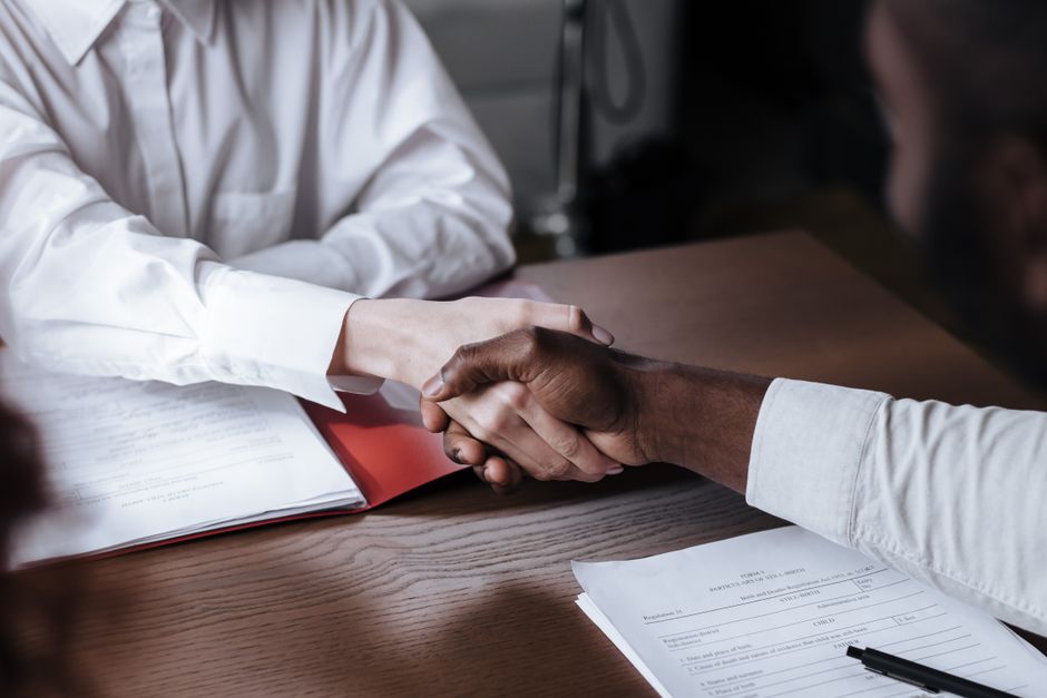 Qué revisar antes de firmar un contrato de limpieza corporativa